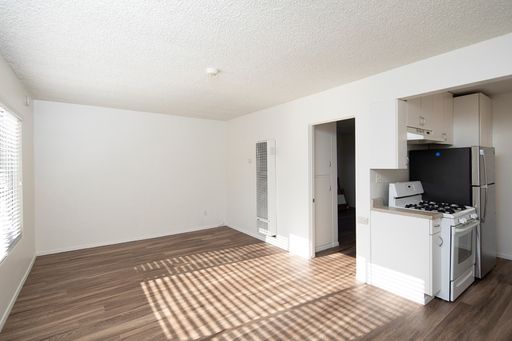 2 WEEKS FREE!!! Spacious 1BR in Great Ocean Beach/Point Loma Area! – photo 1