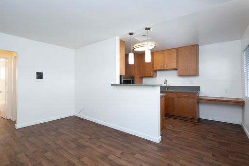 Ocean Beach 1 Bedroom with Parking, Just a Block from the Ocean! – photo 1