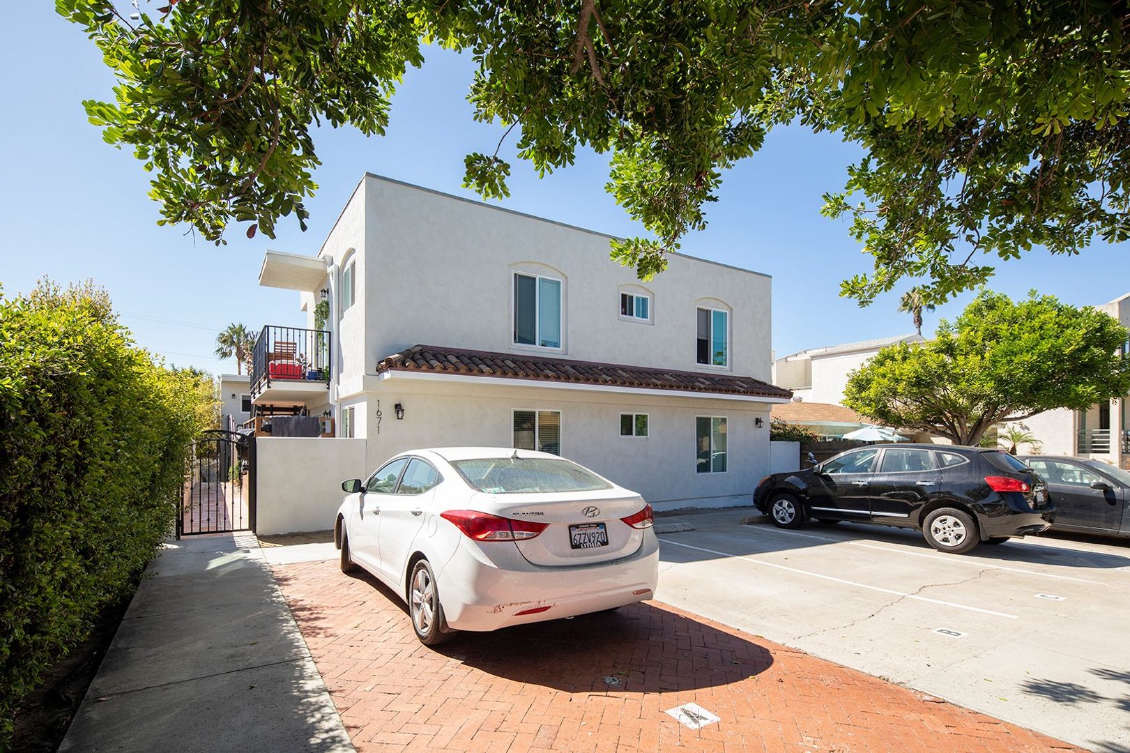 Downstairs Two Bedroom One Bathroom in Pacific Beach!