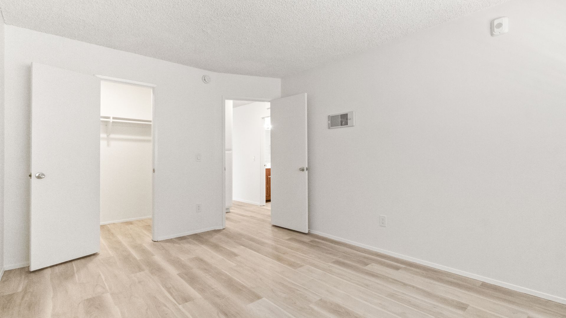 KV - Twin Cypress Apts 10 of 12