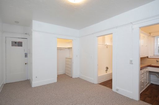 OPEN HOUSE: 9/26 10AM-12PM ~ Studio in Banker's Hill ~ Utilities Included! – photo 1