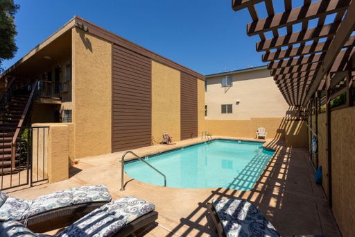 Ideal 1BD in Beautiful University Heights Complex with AC! – photo 1