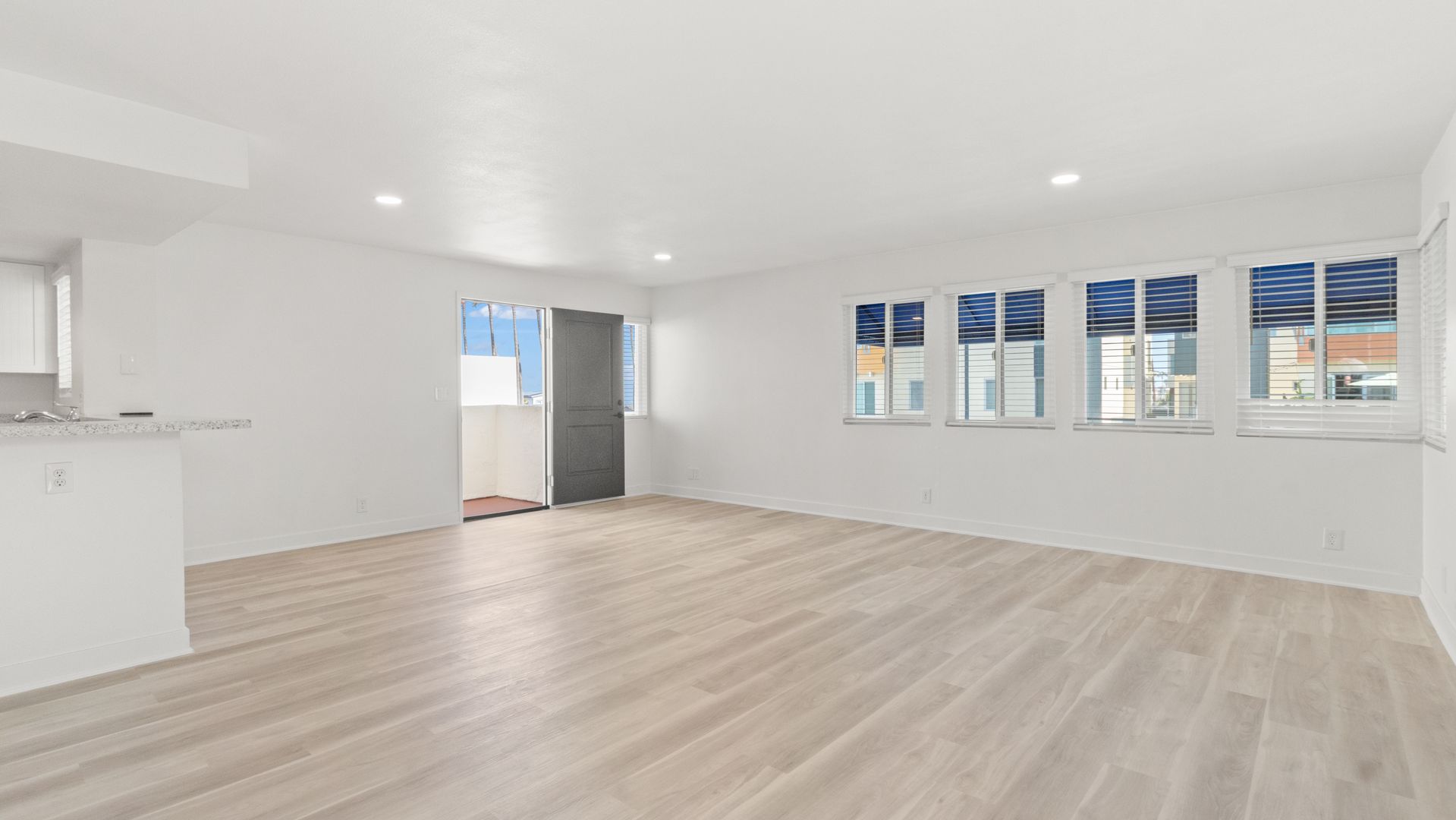 Imperial Beach Apartment: 921-933 Seacoast Drive