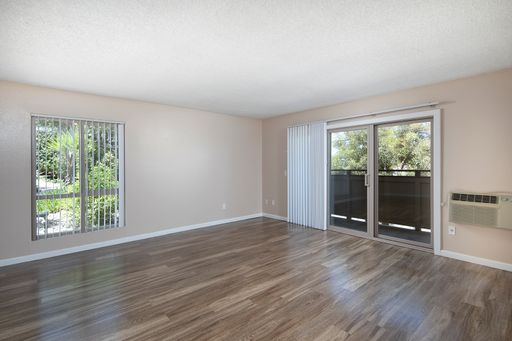La Mesa 2 Bed/1 Bath w/ Luxury Amenities! – photo 1