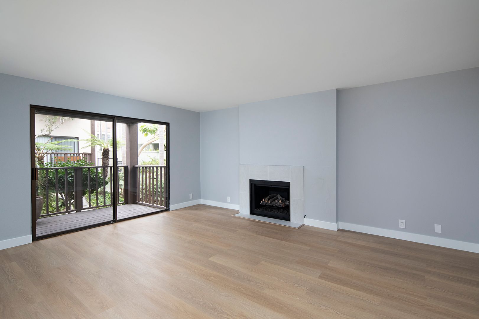 La Jolla Apartment: 7601 Eads Avenue