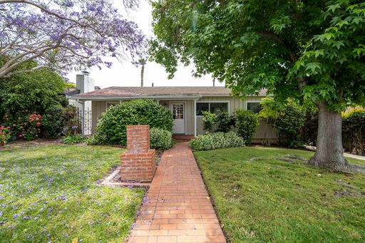 4BR House in Pacific Beach with Washer & Dryer, 2 Parking Spaces, & Much More – photo 1