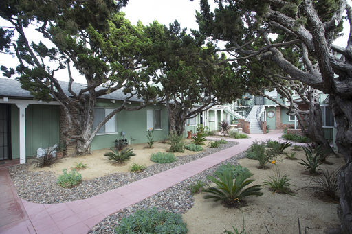 Point Loma/ Shelter Island 1 Bedroom w/ Den and Parking! – photo 1