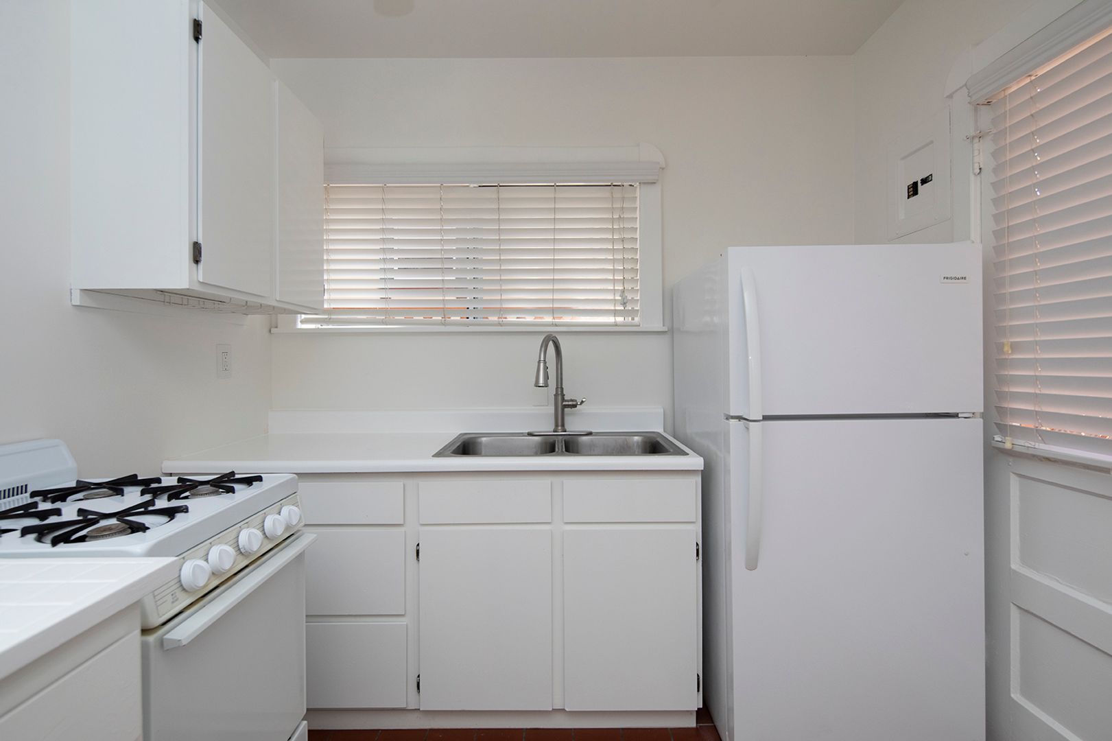 CVA - Crevillea Apartments 4 of 12