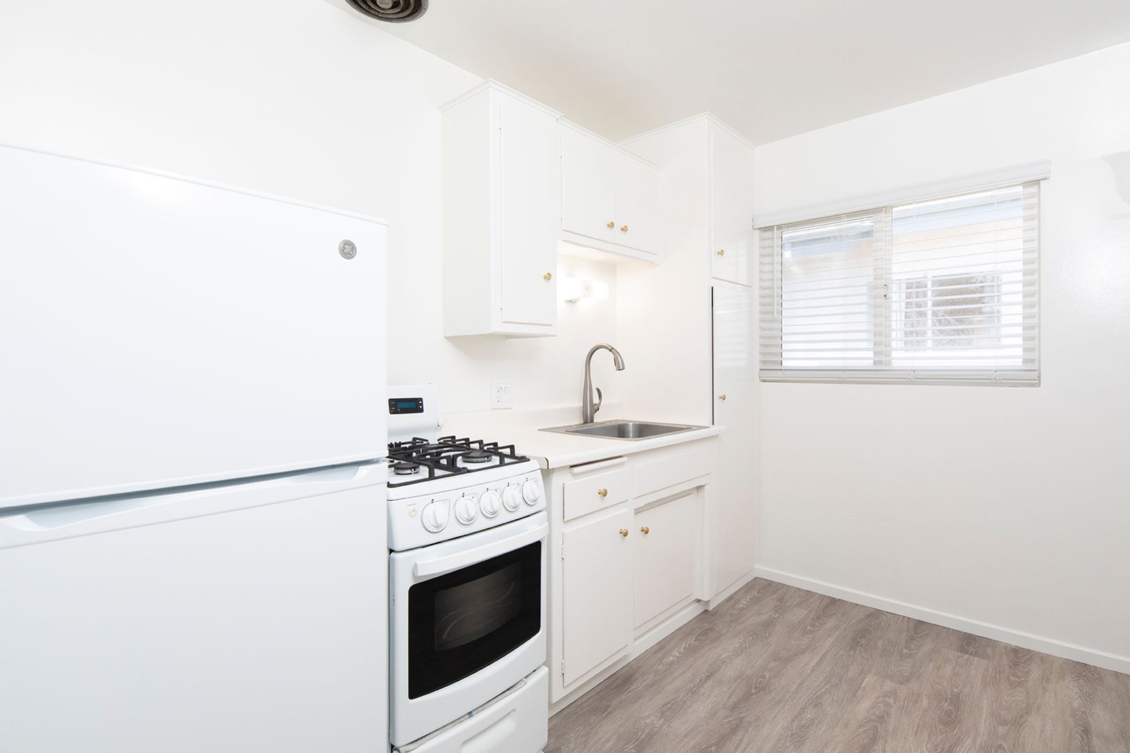 San Diego Apartment: 1128 Felspar Street