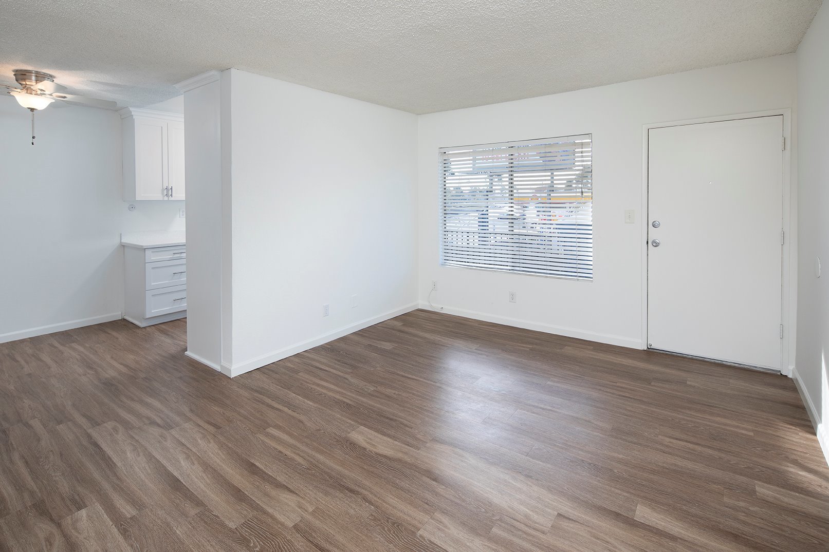 Beautiful & Spacious Top Floor Unit in Normal Heights with Parking 