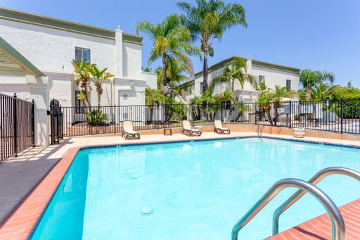 OPEN HOUSE: 9/23 3-6PM ~ Large 2 Beds/2Bath with AC, Pool, Jacuzzi. Must see! – photo 1