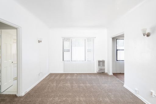 Rare Bankers Hill Studio in Beautiful Vintage Property with Onsite Laundry – photo 1