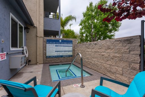 1 MONTH FREE!!! Golden Hills: Beautiful 1 BR with Garage Parking & W/D in Unit – photo 1