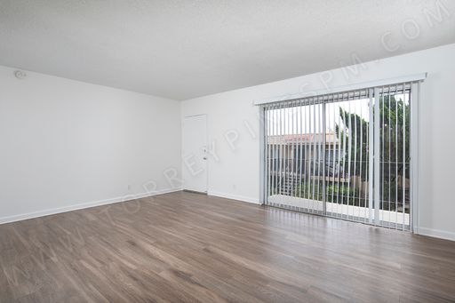Pacific Beach: Spacious 2 Br Apartment with Parking – photo 1