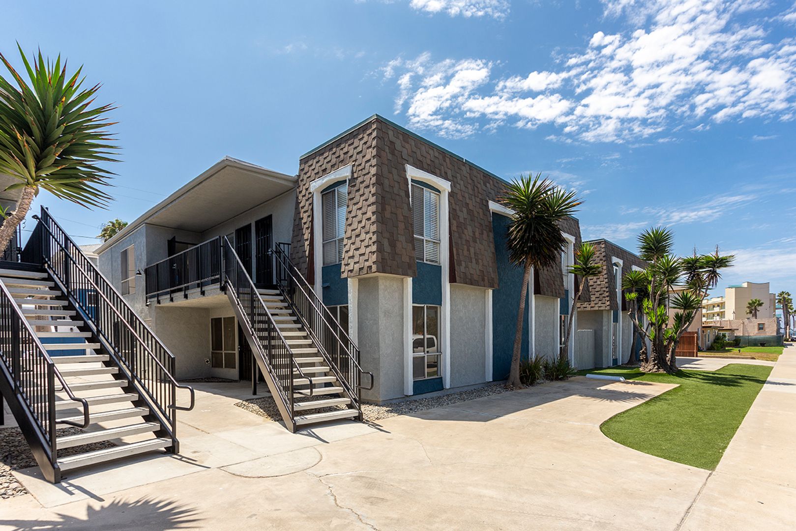 Imperial Beach Apartment: 149, 157, 165 Daisy Avenue