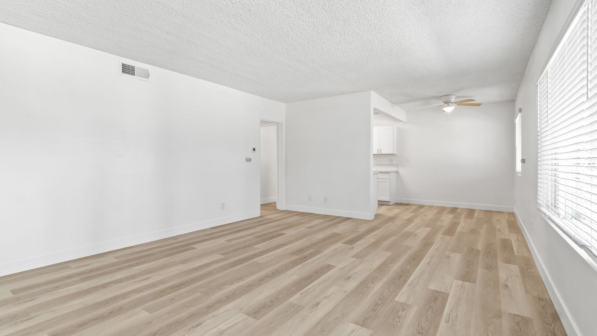 Oceanside Apartment: 1990 Apple St
