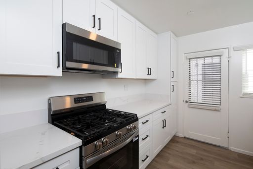 OPEN HOUSE: 9/26 11:30AM-12:30PM ~ 3BR/2BA Townhouse-Style Apt w/ Washer & Dryer! – photo 1