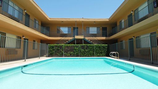 *Washer/Dryer IN UNIT* Upstairs 1 BR in El Cajon w/ Pool and Parking! – photo 1