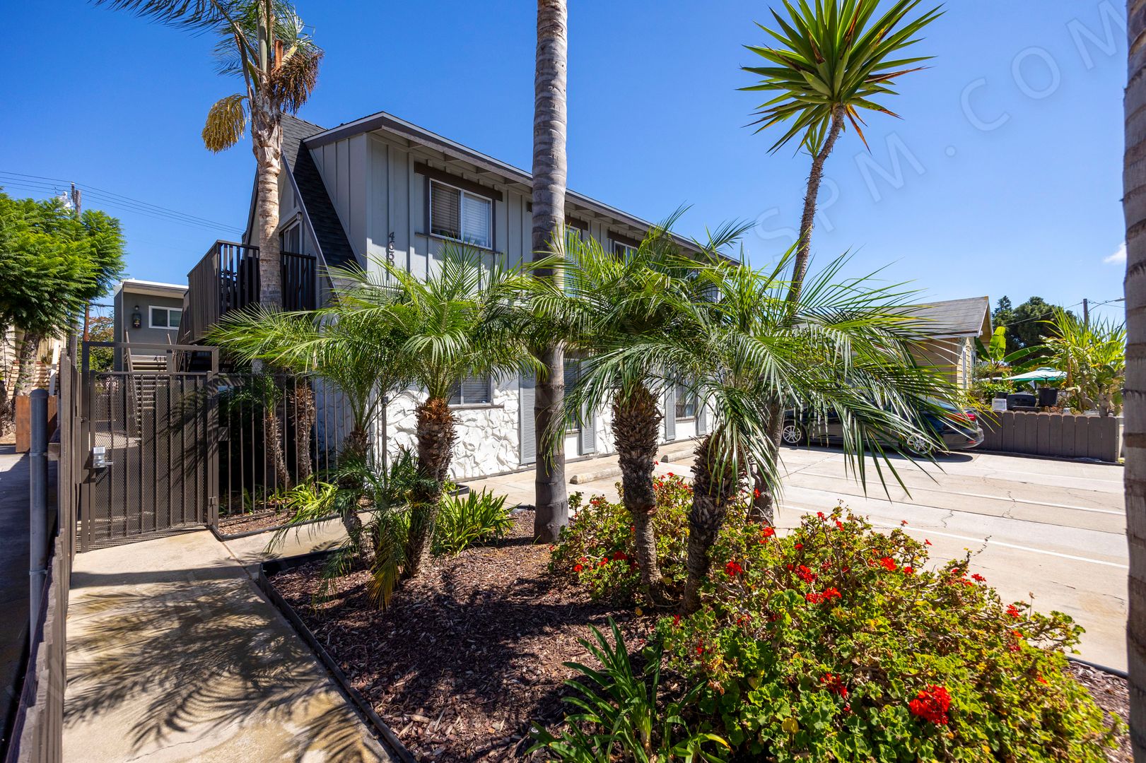 North Park 1 Br in Desirable Area w/ Garage Parking!