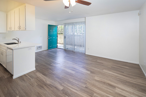 Charming Studio/Junior 1 Bedroom In the Heart of Hillcrest with Covered Parking – photo 1