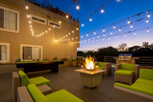 Beautiful 3 Bedroom with 2 Parking Spaces, Pool, Onsite Laundry, & More! – photo 1