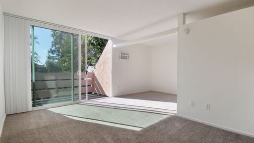 Charming Studio Coming Available in La Mesa with Parking & AC! – photo 1