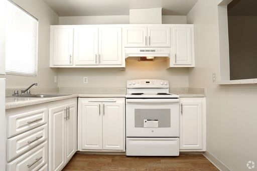 Upstairs 2 Bedroom, Walk to BART, Shops & More, APPLY NOW! – photo 1