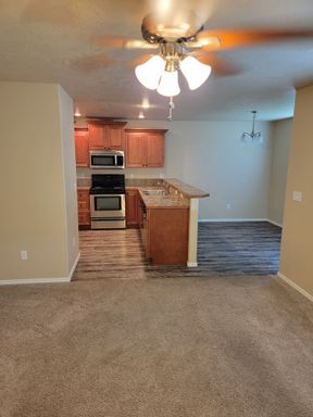 Spacious 3 bedroom/2.5 bathroom with 2 Car Garage near NNU! – photo 1