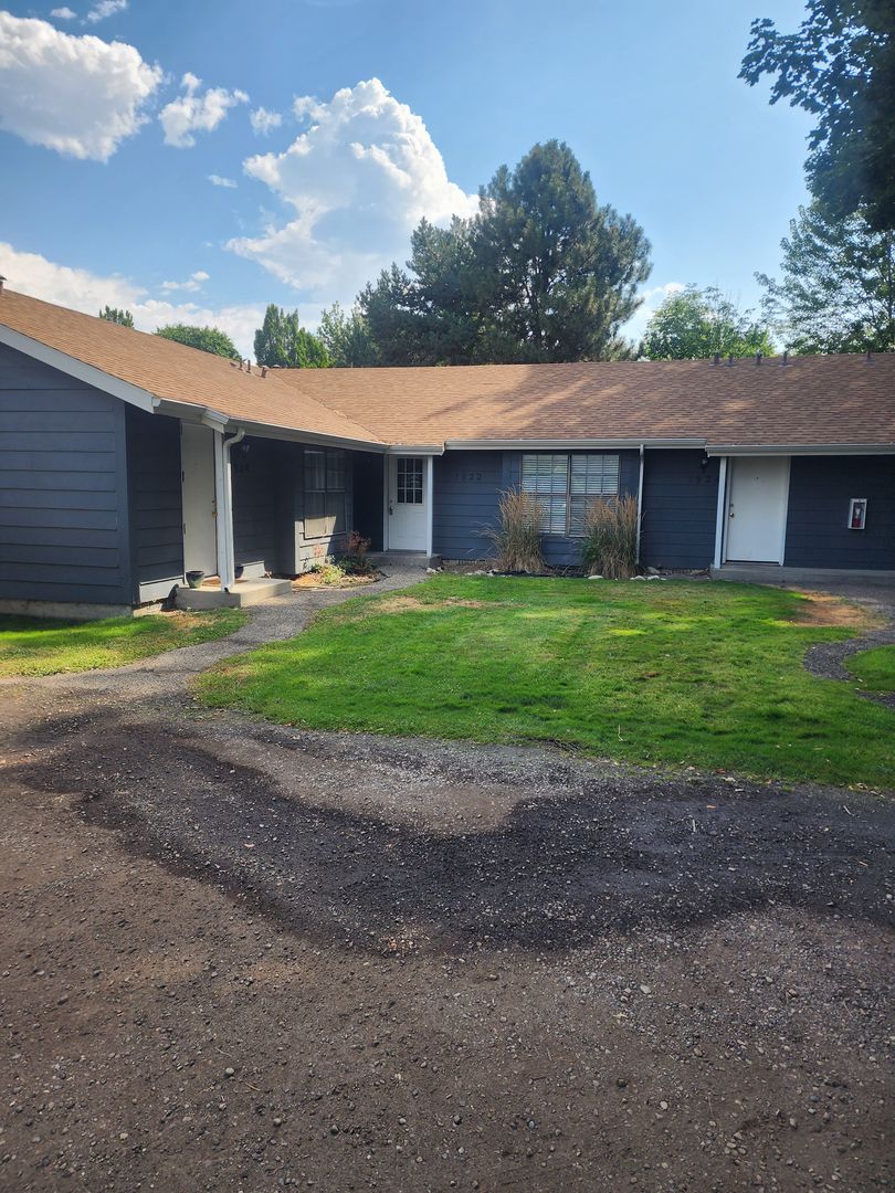 Boise Apartment: 1904 - 1938 S Priest PL