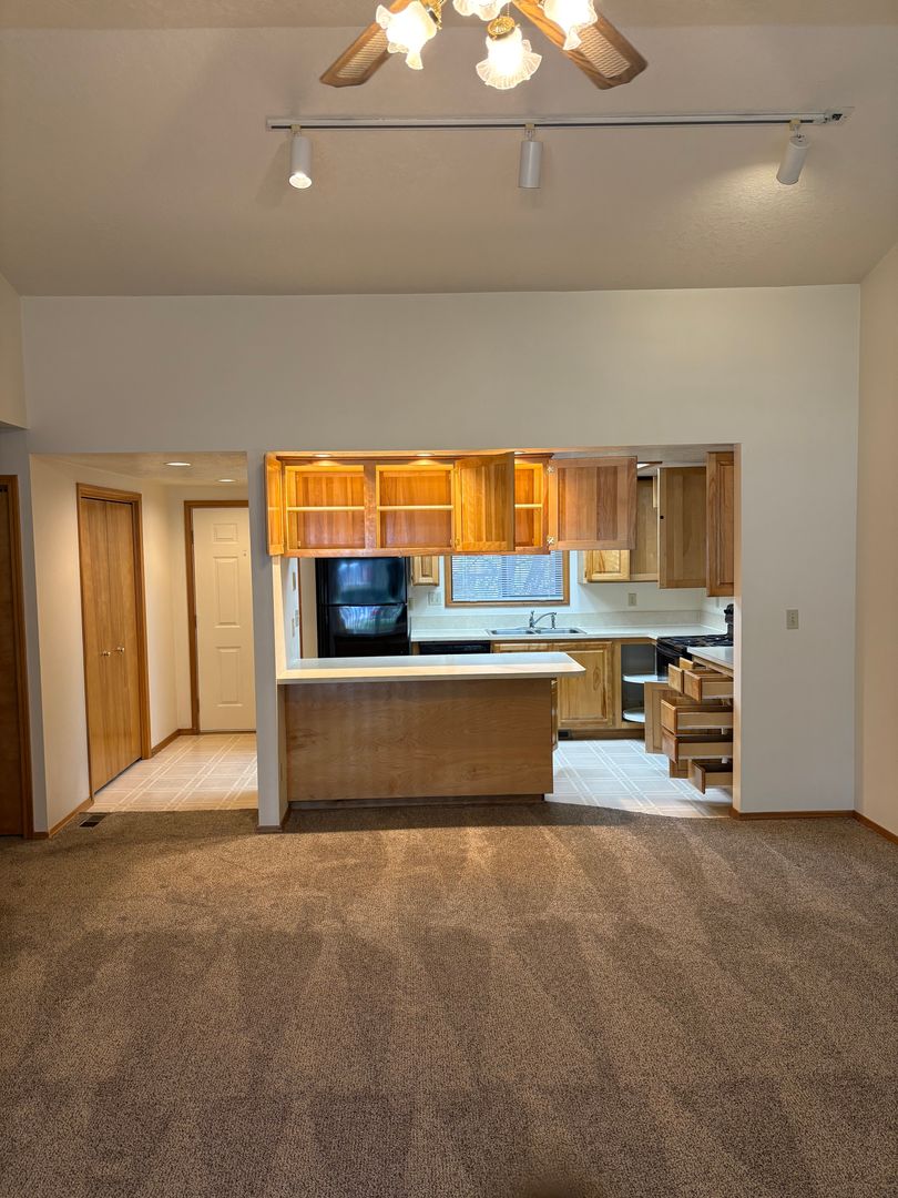 Boise Apartment: 2132 S Gekeler Ln
