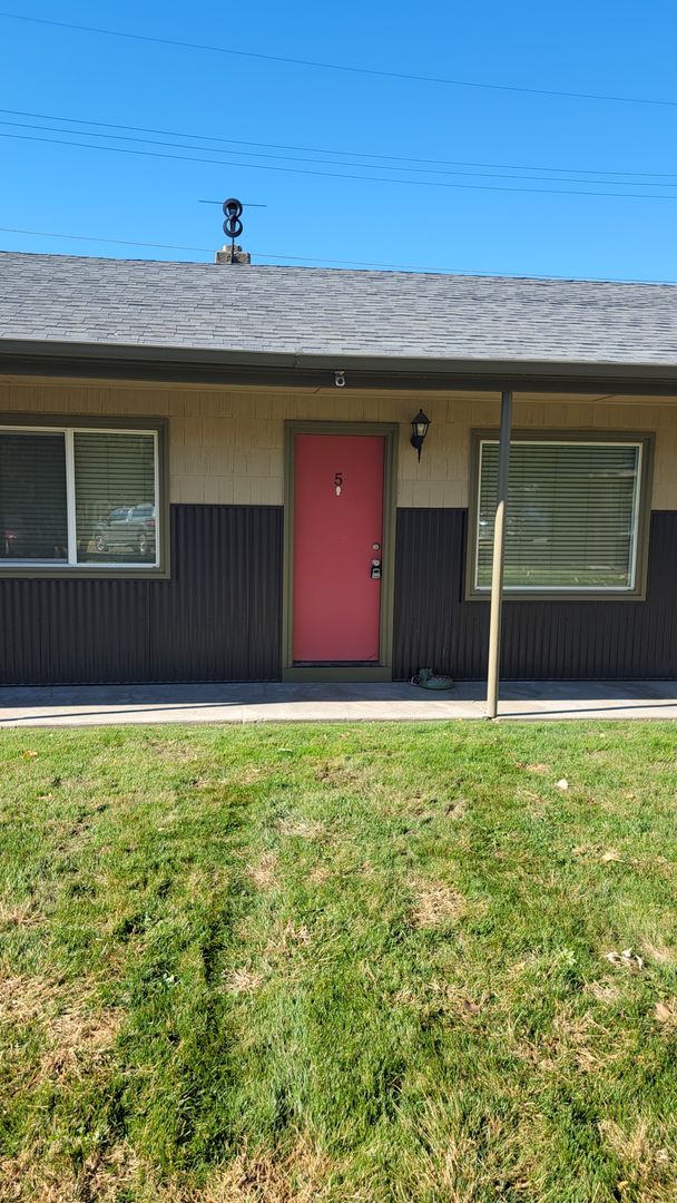 Caldwell Apartment: 2005 Hird Ave