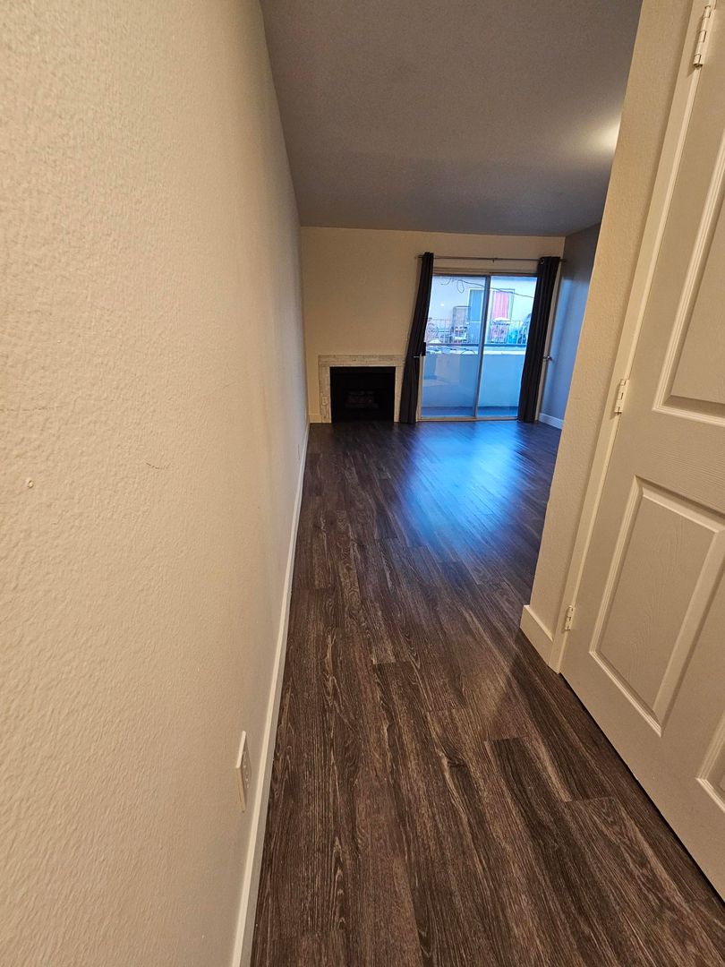 Los Angeles Apartment: 1250 N. June St