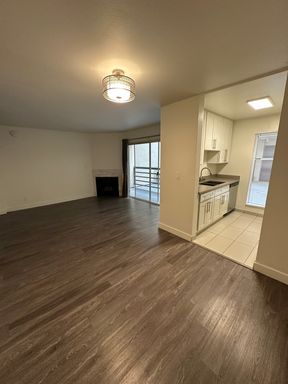 MOVE IN SPECIAL 1 Bedroom 1 Bath – photo 1