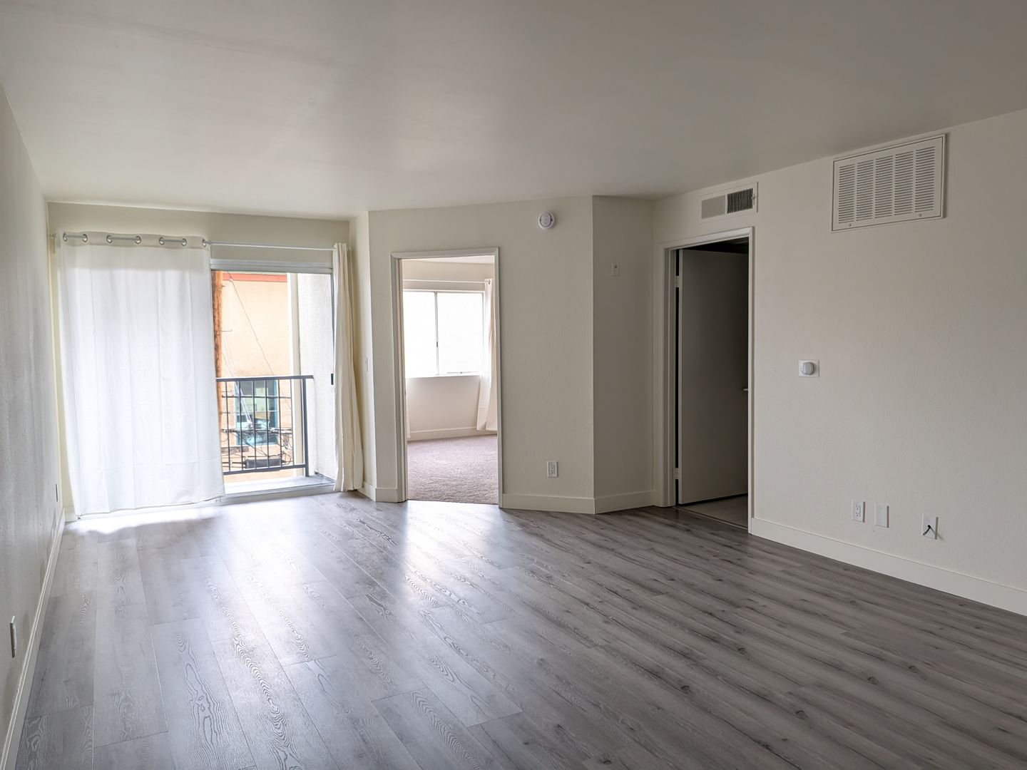 Los Angeles Apartment: 864 S. New Hampshire Ave