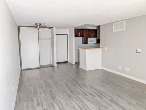 *Move In Special* 1 BD/ 1 BA Unit with Balcony in Koreatown Los Angeles – photo 1