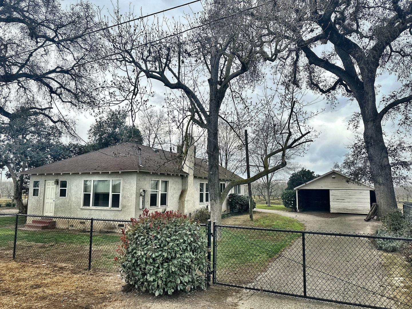 Visalia House: 26997 Road 164