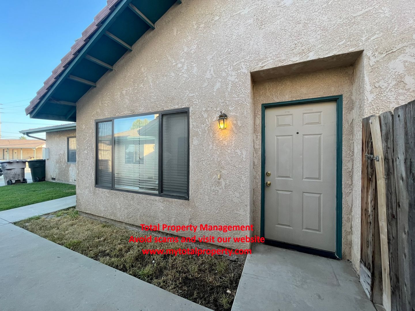 Tulare Apartment: 2590-2596 Bright St