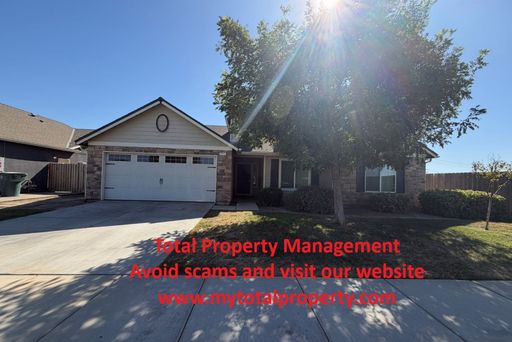 2991 PLACER ST 4 BEDROOM 2 BATHROOM HOME SOUTHEAST TULARE – photo 1