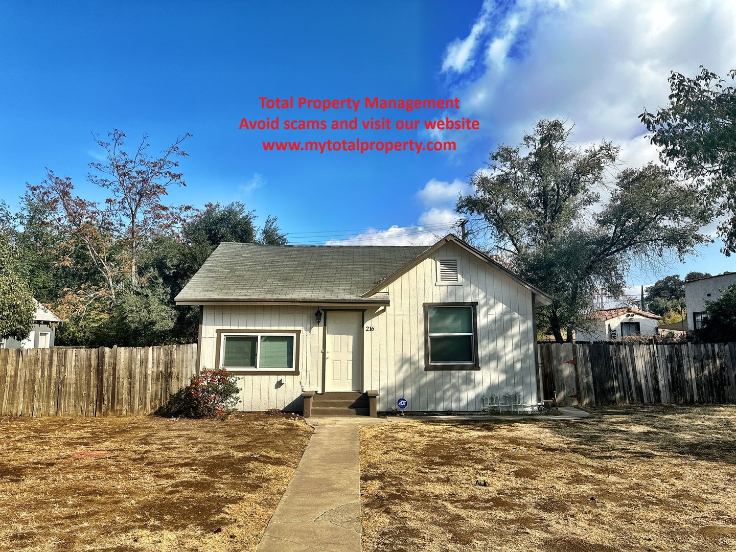 Tulare House: 216 N. N St.