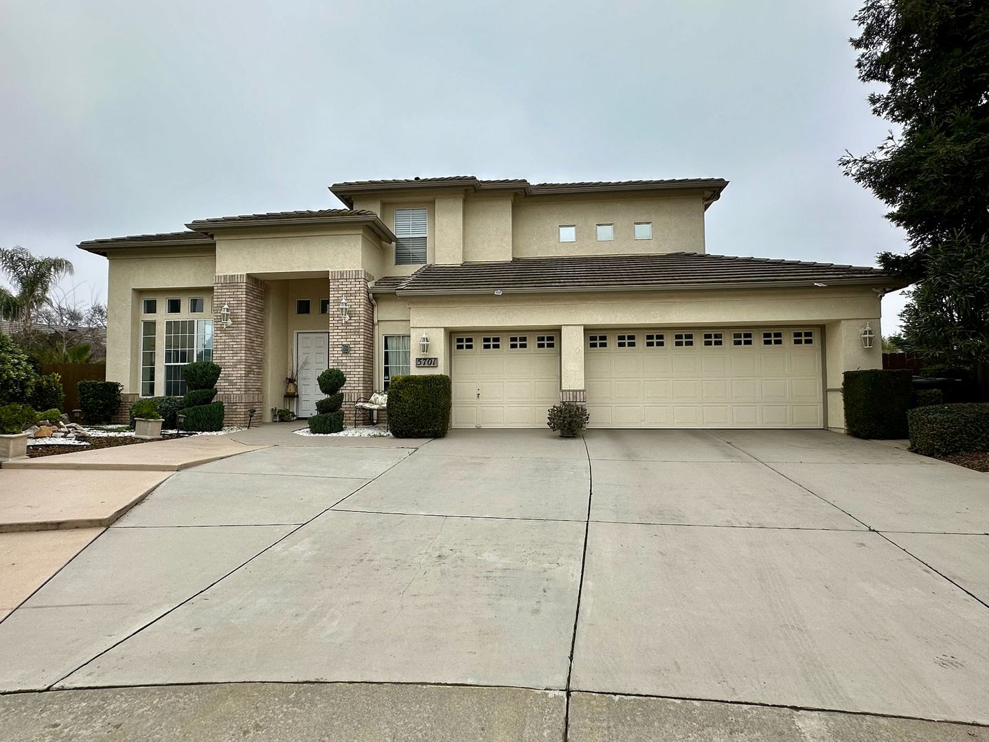 Visalia House: 5701 W. Country Ave.