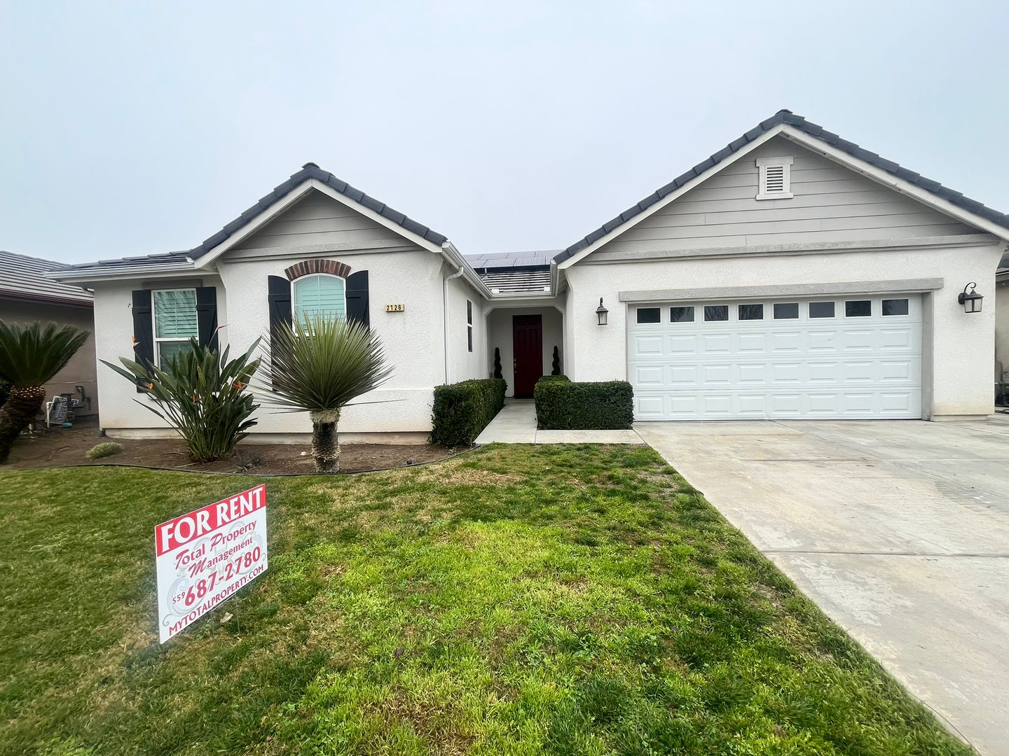 Visalia House: 2126 N Lindsay Ct