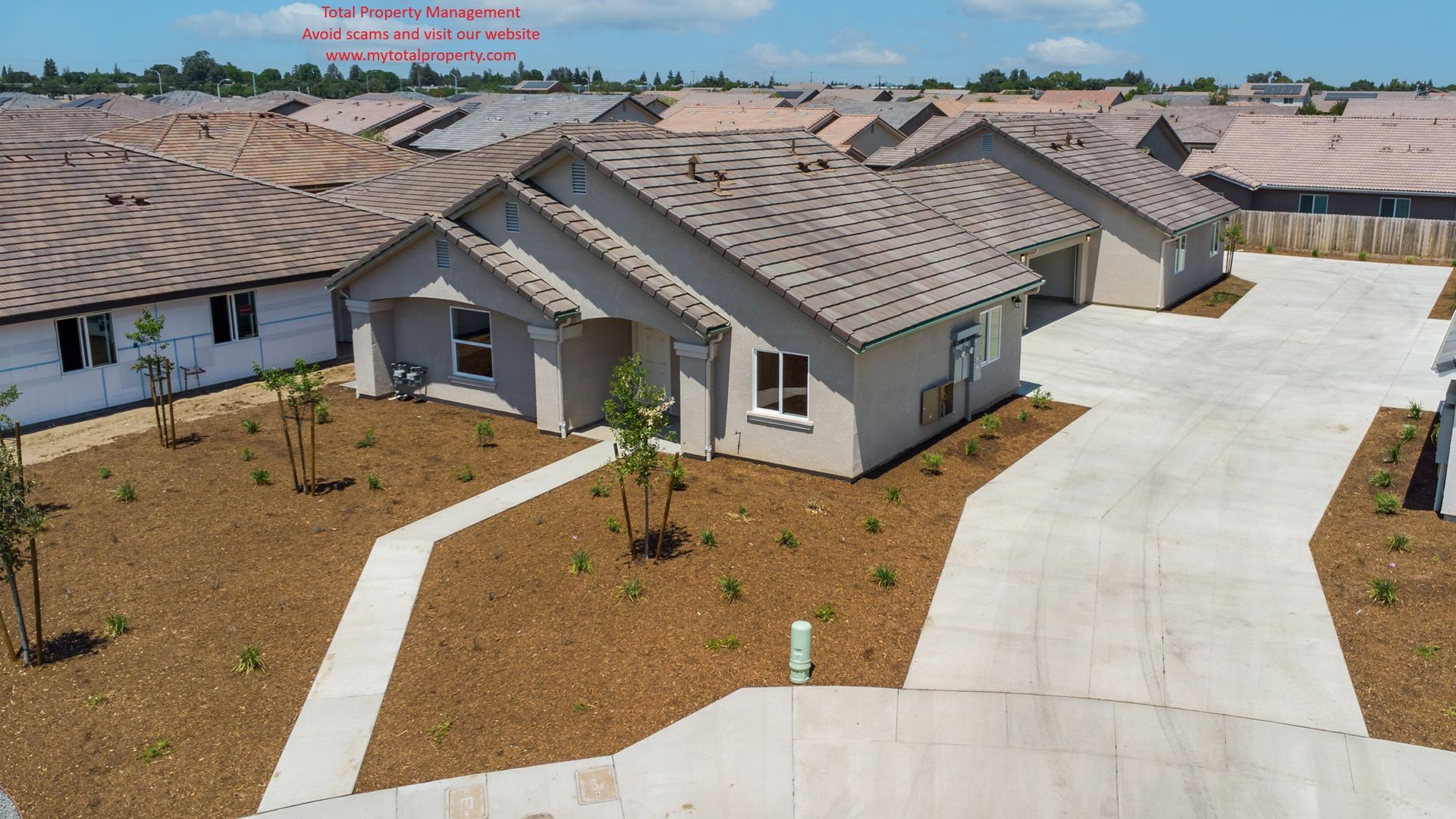 Tulare House: 2488 Oakmont Circle