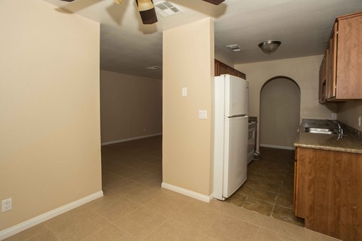 Dazzling 2 Bedroom 2 Bathroom Condo! Call Today! – photo 1