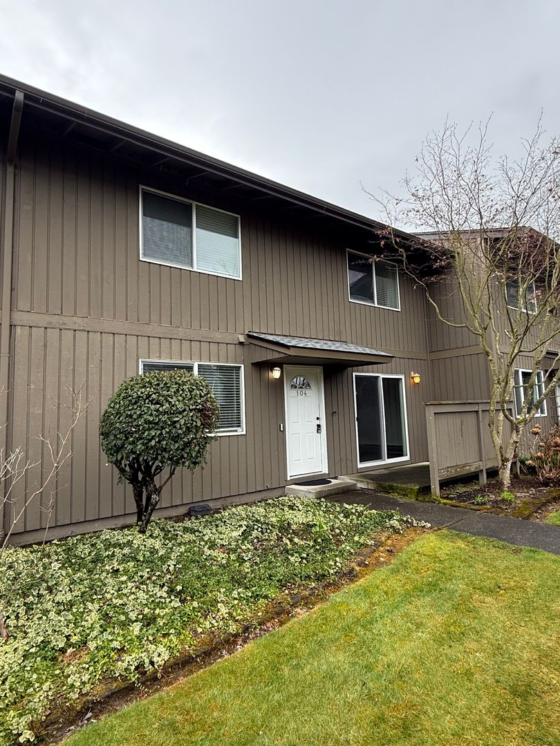 Tacoma Townhome: 6116 N 15th St G104