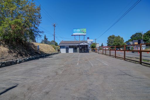 Cozy Commercial Space For Rent/Sale – photo 1