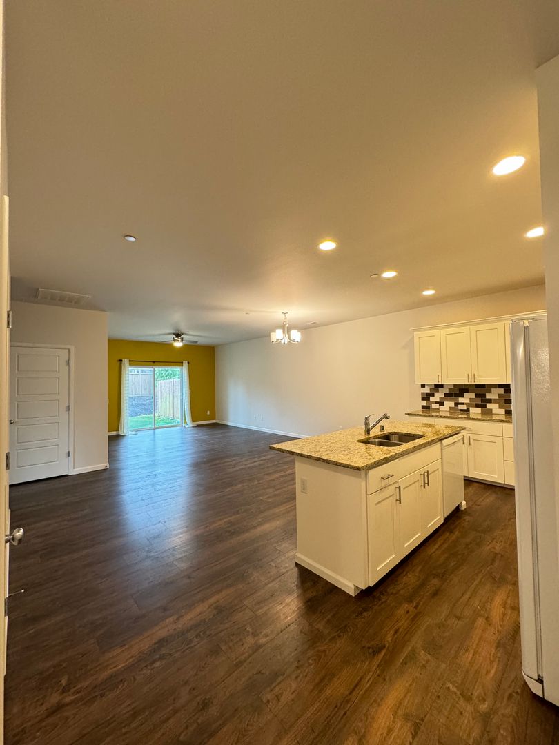 Puyallup Townhome: 8324 175th St Ct E