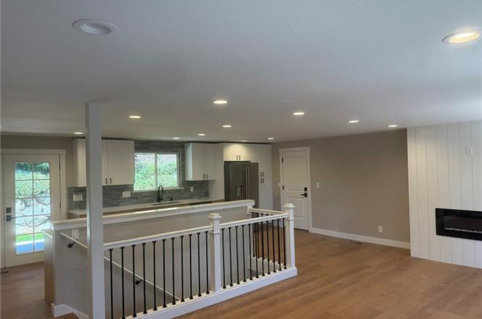 Edgewood House: 4515 Chrissella Road East