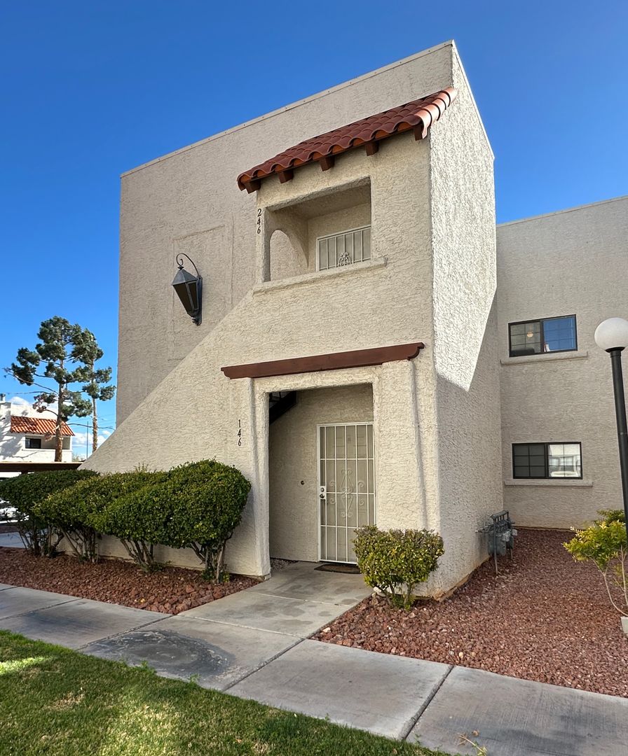 Las Vegas House: 101 Luna Way #246