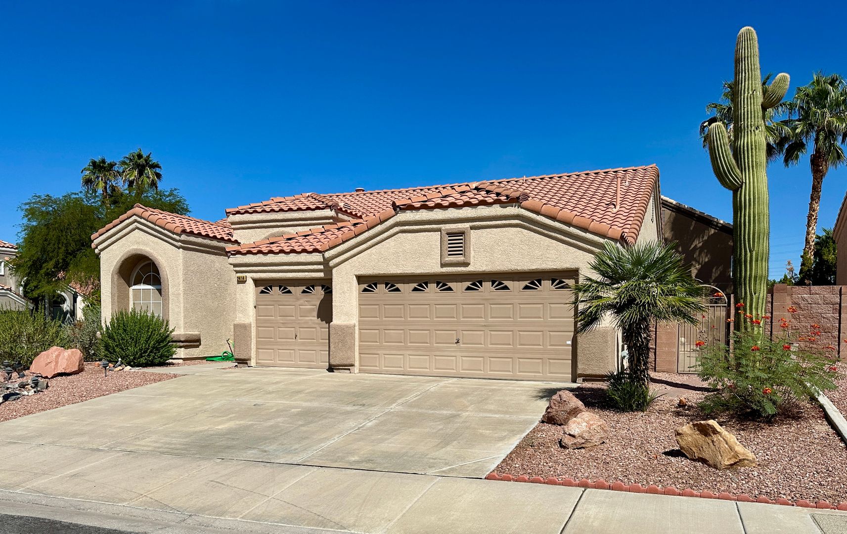 Henderson House: 2414 Moonstar Ln