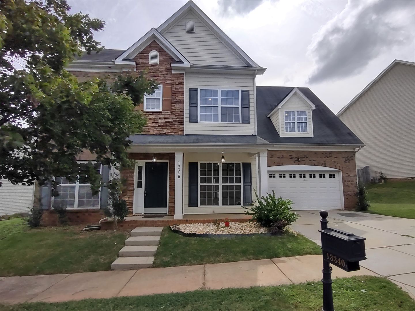 Huntersville House: 13340 Meadowmere Rd